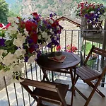 Maison Vallomy Bed & Breakfast 3*